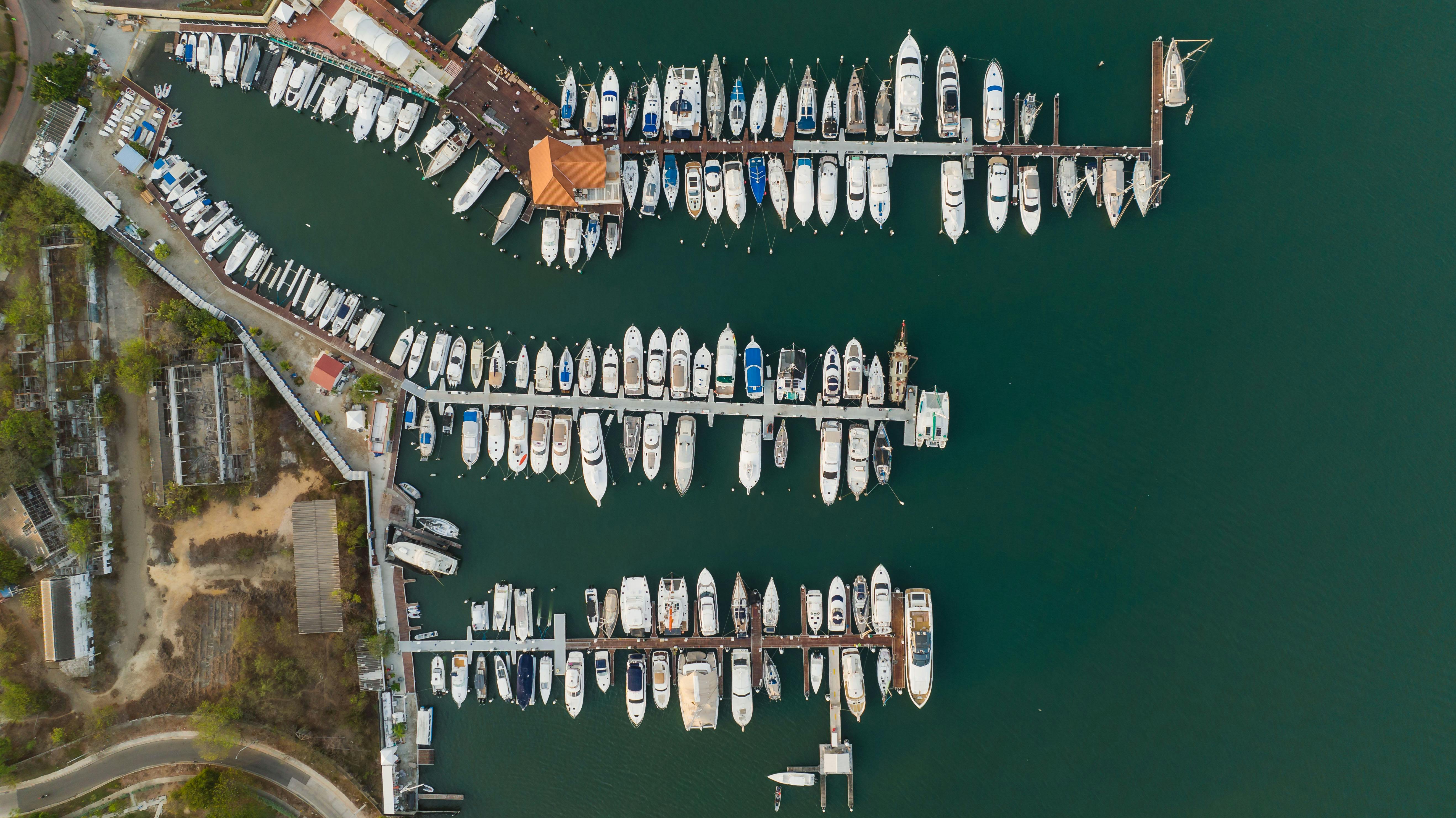 marina-boat
