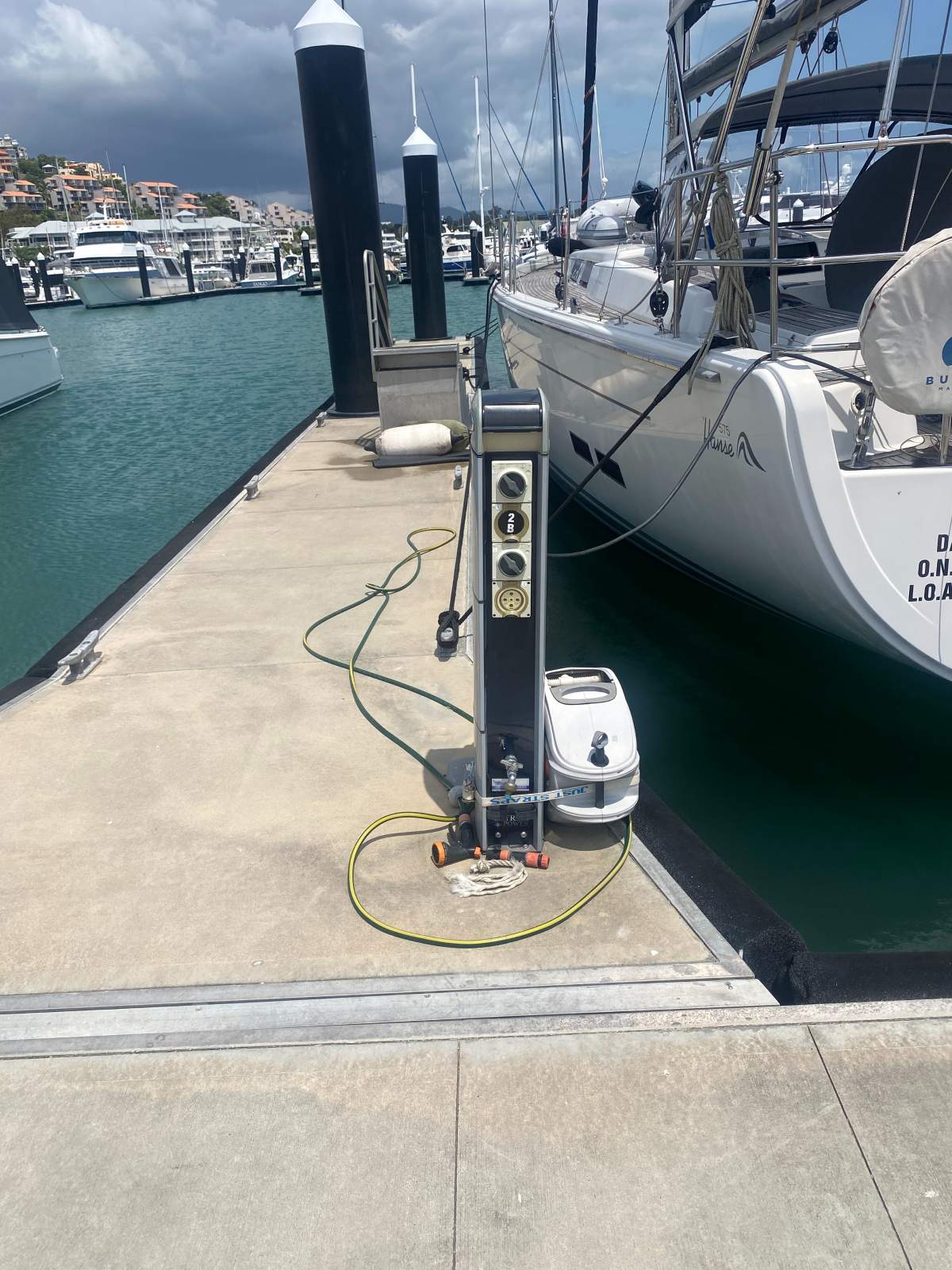 marina-boat