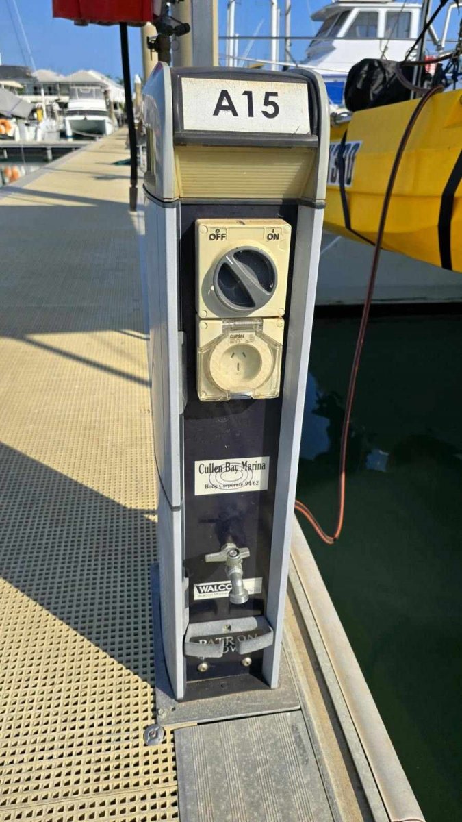 marina-boat