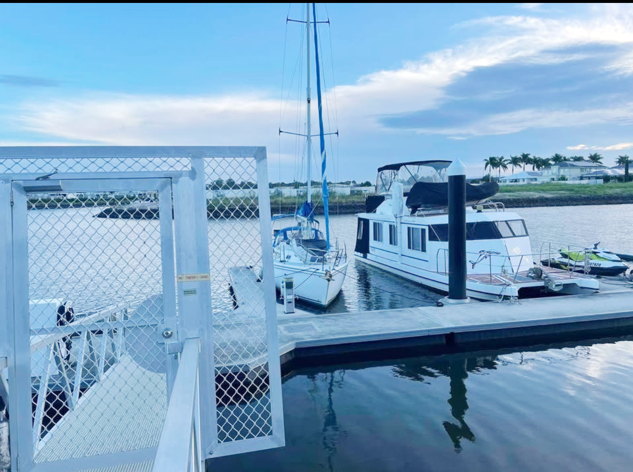 marina-boat