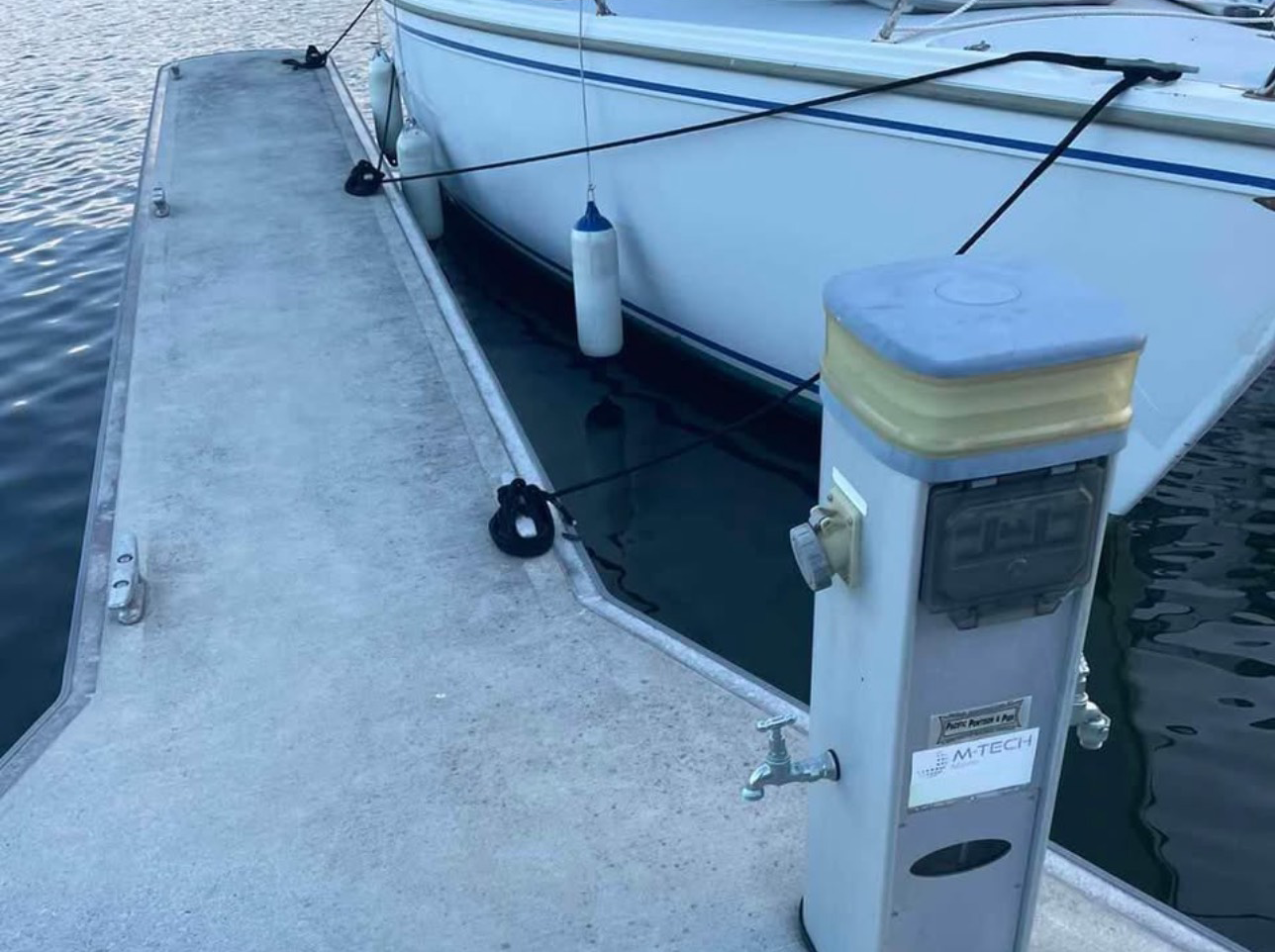 marina-boat